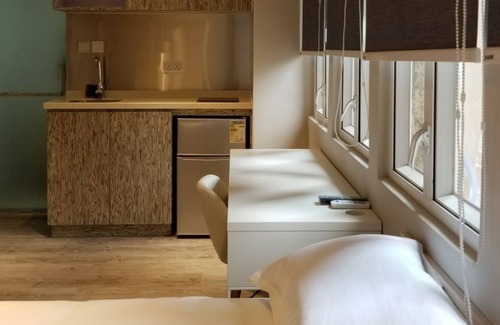 Sheung Wan Apartment | Bonham Strand West Luxury Studio *7G