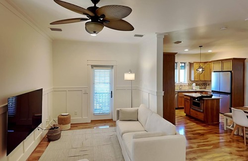 Upper Grand Lagoon House | Bonnie Bungalow