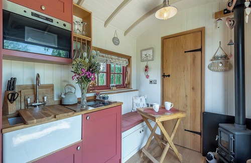 Redmile Cottage | Bonnie's Shepherd Hut - UK50228