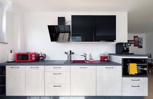 Wachtberg Apartment | bonquartier|Design apartment with workspace and balcony/parking