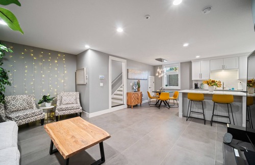 Parkrose Heights House | BOOK 7 NITES AND GET A DISCOUNT 2 BEDROOM PRIVATE UNIT