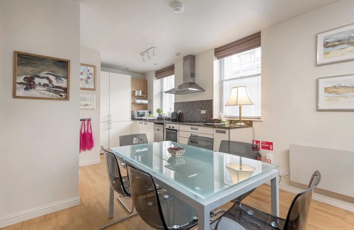 Newington Apartment | Book a delightful holiday apartment in Newington, Edinburgh. Ideal for families and sightseeing.