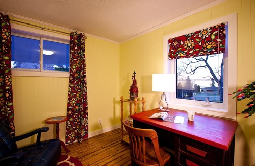 Timiskaming District House | Book a home rental as a hotel alternative for your next vacation in Haileybury.