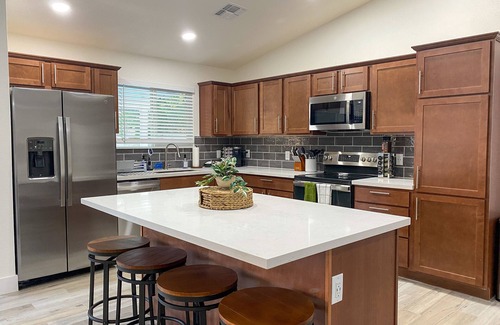 Glendale House | ❃Book for Footballl! Close to Stadium! Arcade Games! Great for Familes!Pvt Pool❃