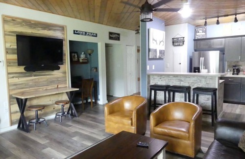 Big Sky Condo | Book now for a Yellowstone Winter/Summer Vacation! Cozy retreat with hot tub!