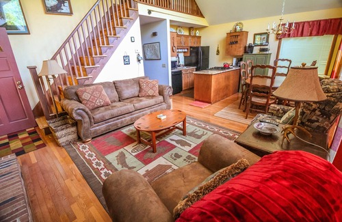 Grassy Creek Cottage | Book Your August Cabin Retreat Before It's Gone @ Riverside Escape