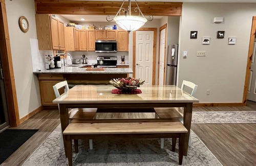 Pocono Pines Cabin | Booking 2025 Getaways! Family Cabin in Lake Naomi, FirePit, Screen Porch, Nature