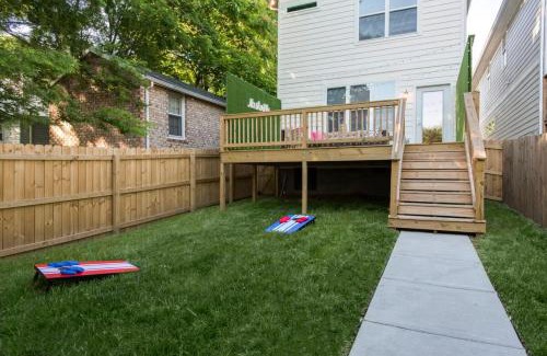 North Nashville House | Booking Fast 12 Beds Large Yard Free Parking