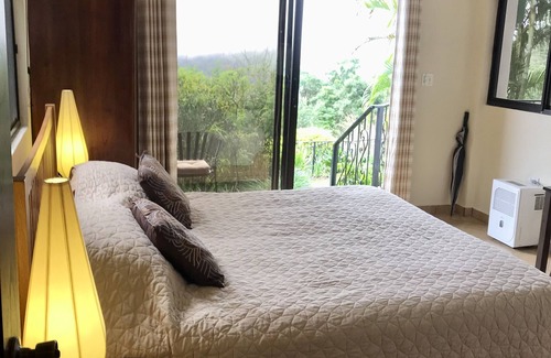 Jaramillo House | Boquete. Spectacular views, beautiful garden, king bed, modern kitchenette.