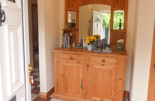 Naas Cottage | BORAHARD LODGE, family friendly in Newbridge, County Kildare