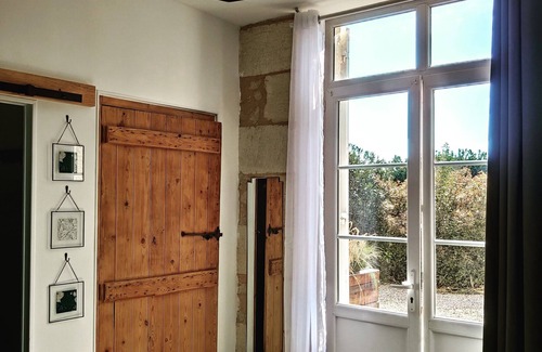 Sauveterre-De-Guyenne Cottage | Bordeaux Villa with heated pool and Jacuzzi, 9 rooms/19 persons