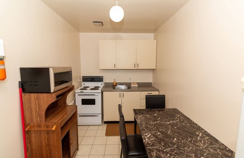 Angus Hotel | Borden Inn & Suites