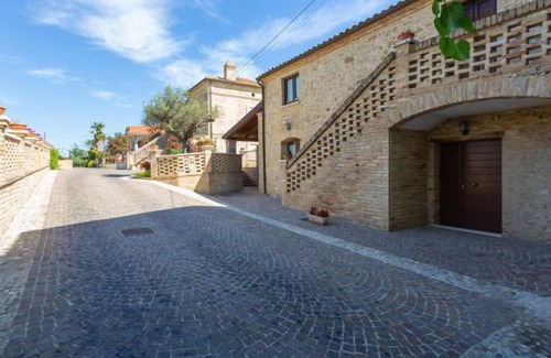 Crecchio House | Borgo Agrituristico Il Pino by Interhome