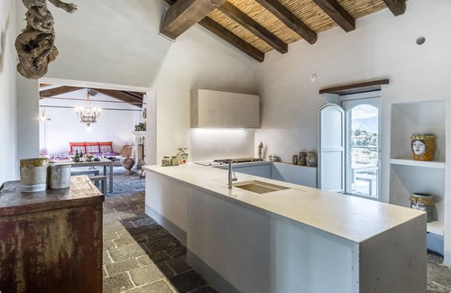 Rovittello House | Borgo Rovittello, traditional Sicilian house immersed in vineyards.