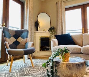Killaloe House | Boru Walk Townhouse -Stylish & Modern Holiday Home