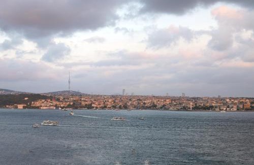 Kabatas Apartment | Bosphorus view-Airport shutle-High Speed WIFI-Private parking