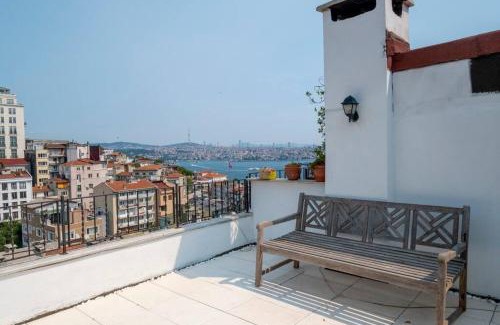 Cihangir Apartment | Bosphorus View w Private Terrace