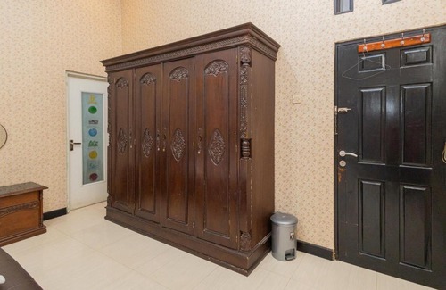 Serang Hotel | Boss Residence Serang Mitra RedDoorz