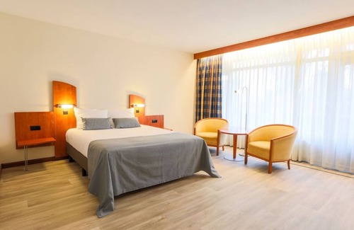 Bosschenhoofd Hotel | Bosschenhoofd 2-Unit Retreat | Perfect Family Stay Near Trails & Water Park
