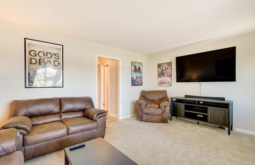 Bossier City House | Bossier City Townhome with Patio and Outdoor Dining!