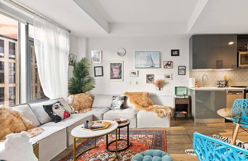 Shawmut Apartment | Boston Central Penthouse: City Views, Pool & More