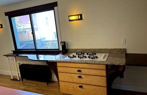 South Medford Apartment | Boston Getaway close to Tufts and Transport