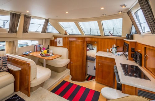 Thompson Square - Bunker Hill Boat Rental | Boston Harbor Yacht, AC/Heat, Walk to North End WiFi