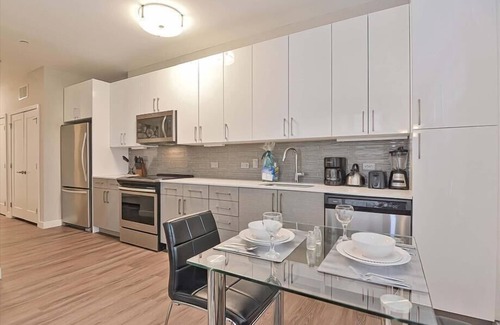 Central-Maverick Square - Paris Street Hotel | Boston Pier 1 BR | Close to Airport | Workspaces