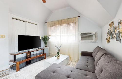 West Street - River Street House | Boston’s Convenient Gem