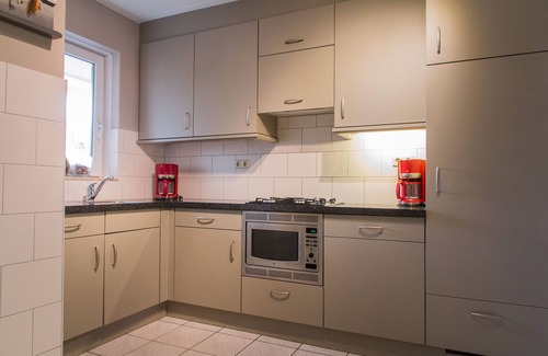 Oostkapelle Apartment | Boszicht 1 aan de Kust luxury apartment 4 people. Beach 800 mtr