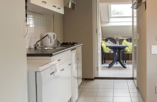 Oostkapelle Apartment | Boszicht 2 aan de Kust luxury apartment 2 adults and 2 children. Beach 800 mtr