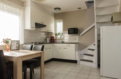 Oostkapelle House | Boszicht 3 aan de Kust luxury apartment 4 adults and 1 children. Beach 800 mtr