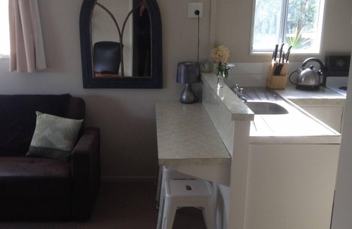 Richmond Heights Apartment | Botanic Bliss-Clean and green, next to reserve and beautiful Botanic Gardens