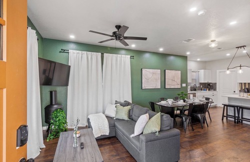 Denver Heights House | Botanical Oasis Near River Walk
