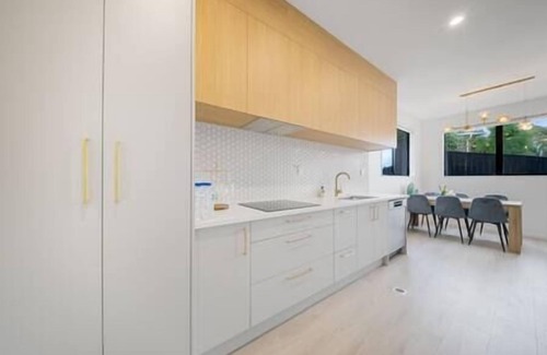 Botany Downs House | Botany Bliss Modern 4-Bedroom Family Escape Unit B