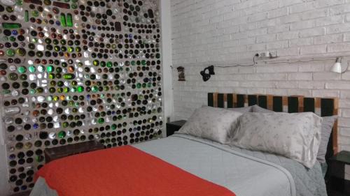 Ciudad Vieja Apartment | Bottle Wall Room on Pedestrian Street Great Location en Ciudad Vieja