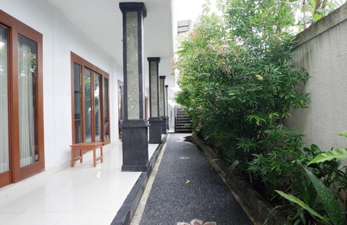 Batu Bolong House | Bougainvillea