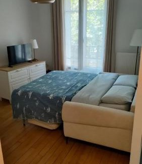 Centre Ville Apartment | Boul'Bohème - 4 guests 1 bedroom 2 beds 1 bathroom