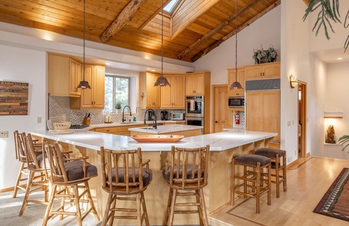 Eagle Mountain Estates House | Boulder Estate. 3 Story Home, Game room, Great Hot Tub with Stunning Views
