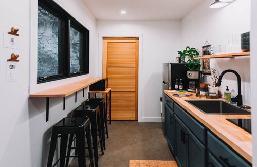 Rogers Apartment | Boulder Mounted Hot Tub | Sleeps 4 | Romantic Stay