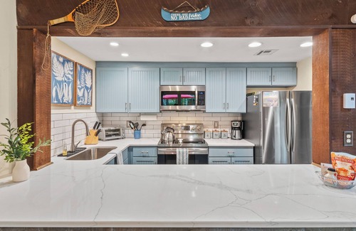 Lake Harmony House | Boulder Pointe by AvantStay | Deck & Forest Views, Boulder Lake Club Passes