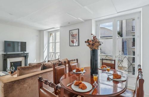 Saint-Thomas-d'Aquin Apartment | Boulevard Saint-Germain & Orsay Museum - 1BR - Paris Vacation Rental
