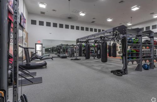Glendale Sports and Entertainment District Apartment | Boulevard Stays 2BR by Stadium Pool Parking Gym 06