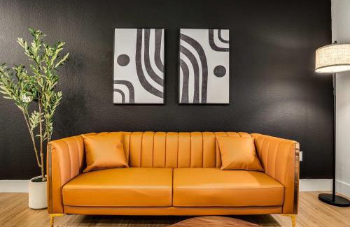 Glendale Sports and Entertainment District Apartment | Boulevard Stays Luxe 2BR by Stadium Pool Parking Gym 02