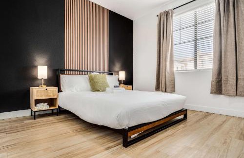 Glendale Sports and Entertainment District Apartment | Boulevard Stays Luxe 2BR by the Stadium Pool Parking Gym 05
