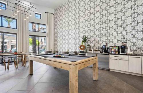 Glendale Sports and Entertainment District Apartment | Boulevard Stays Luxe 2BR by the Stadium Pool Parking Gym 06