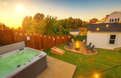 Springfield House | Bourbon Trail Fall Stay Hot Tub 3 King Suites in Kentucky