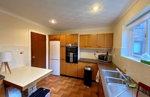 Mudeford House | BOURNECOAST: 4 Bedroom House in Mudeford with large garden and parking -HB6277