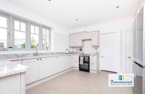 Bournemouth House | BOURNECOAST: DETACHED MODERN SIX BEDROOM HOUSE NEAR SANDY BEACHES/SHOPS - HB6228