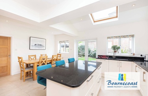 Southbourne House | Bournecoast: Family home with garden, patio, summer house and parking - HB10659